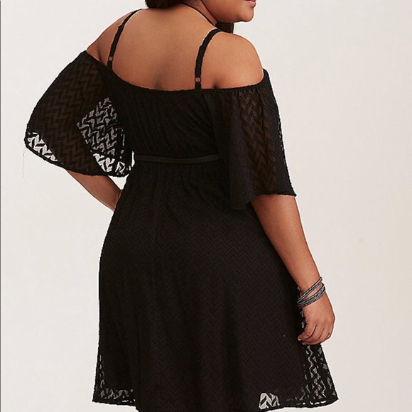 🚨 FLASH SALE - Textured Off Shoulder Dress - Picture 3 of 5